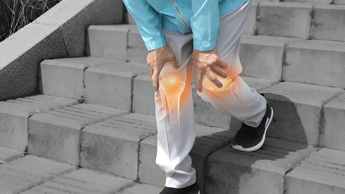 Elderly person with knee pain, illustrating joint discomfort caused by Vitamin D deficiency and low Vitamin D levels.